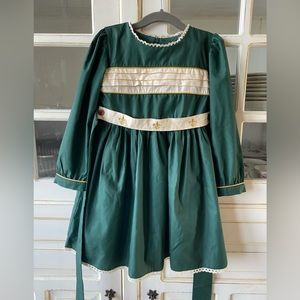 Girls dress. The belt is changeable, comes with three options.